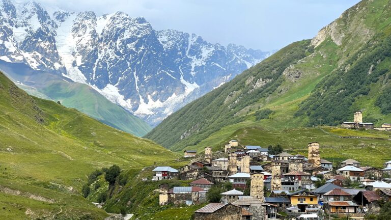 Visitar Ushguli, el pueblo habitado a mayor altitud de Europa