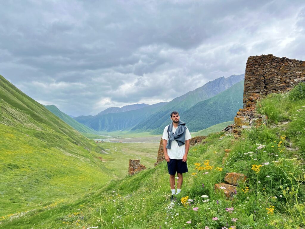 El trekking por el Valle de Truso, de los recuerdos más bonitos que nos llevamos del viaje en Georgia en 10 días.