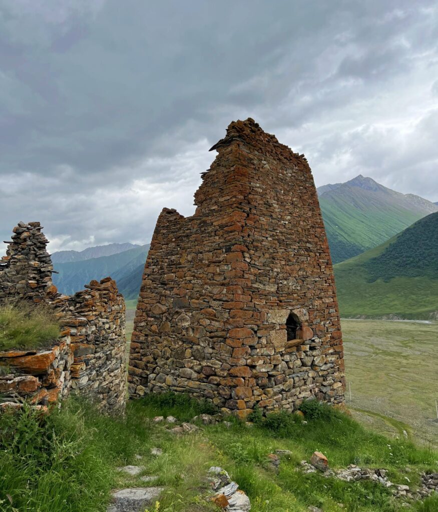 Fortaleza Zakagori. Final de la ruta del Valle de Truso, uno de los mejores trekkings de Kazbegi.
