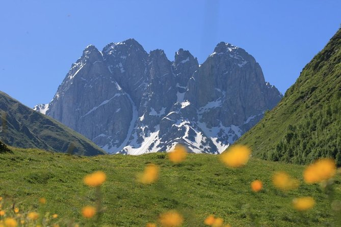 La ruta desde Juta al Paso Chauki, uno de los trekkings más famosos de Kazbegi. Imagen obtenida de Viator.