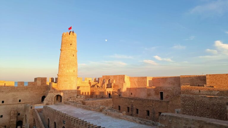 Qué hacer y ver en Monastir. Dónde comer y dónde dormir