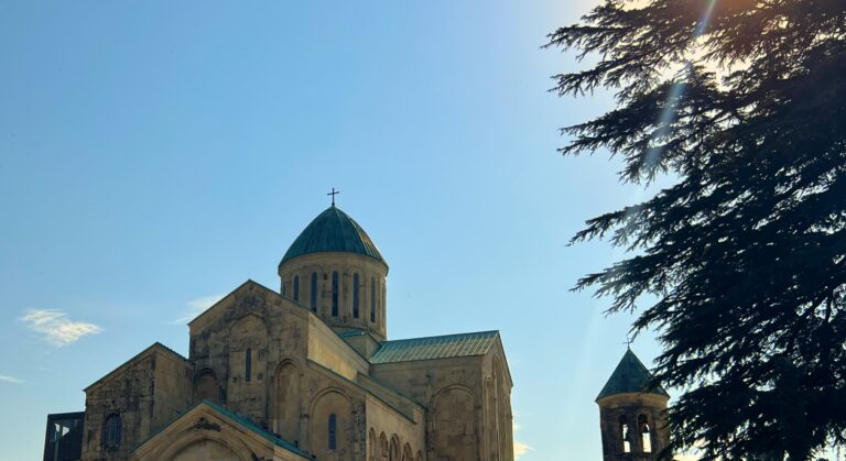 Visitar Kutaisi en Georgia. Cómo llegar, dónde dormir y comer