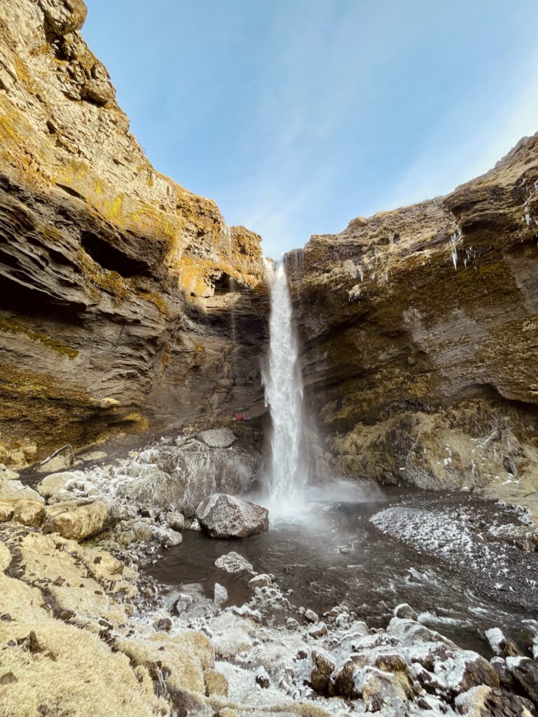 Kvernufoss, la cascada que más me sorprendió en el sur de Islandia