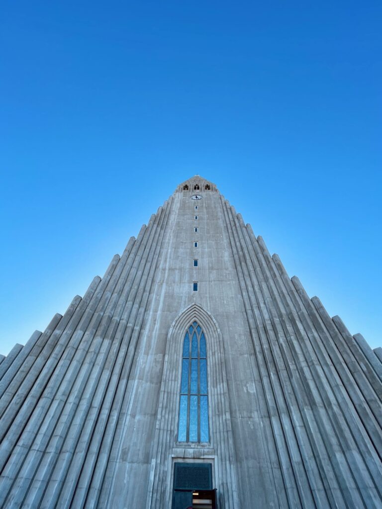 
Hallgrímskirkja, la iglesia de Reikiavik.