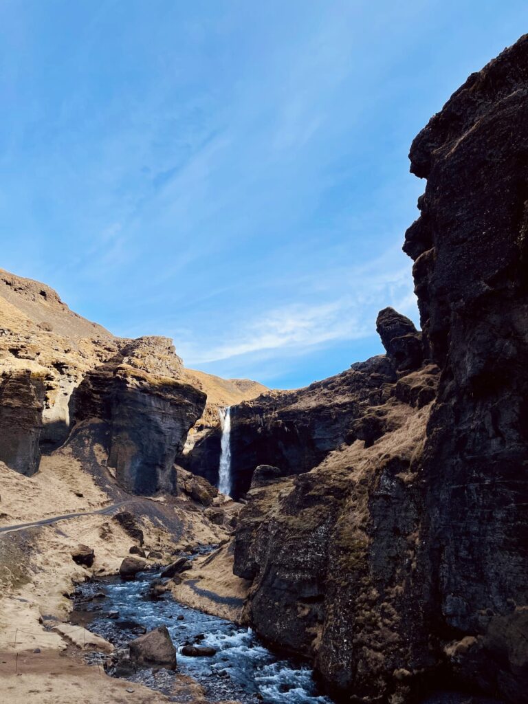 Kvernufoss, la cascada que más me sorprendió del sur de Islandia.