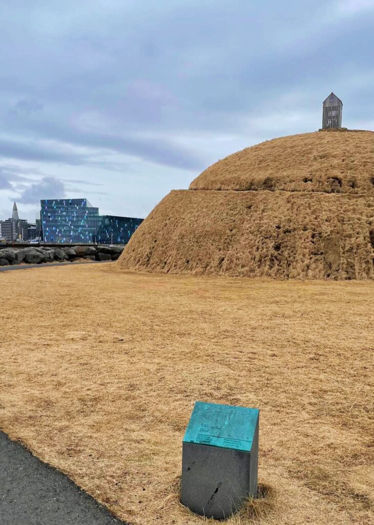 La famosa colina de Tufá, en el puerto de Reikiavik.