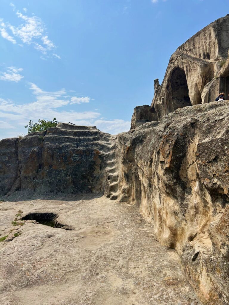 Escaleras improvisadas en Uplistsikhe.