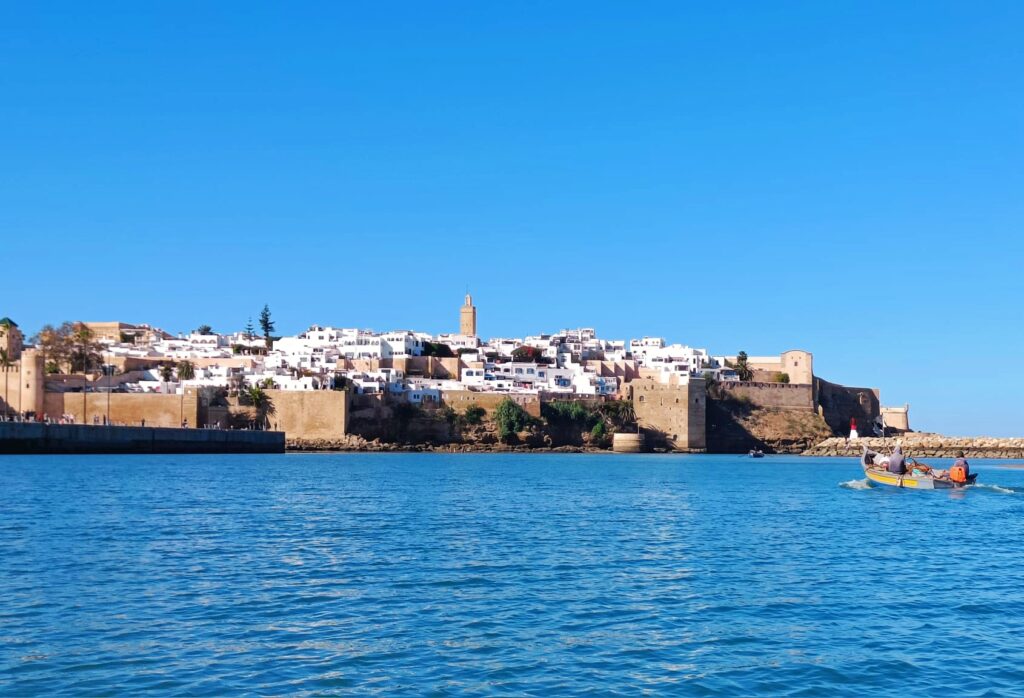 Vistas cruzando el río que separa a Rabat y Salé.