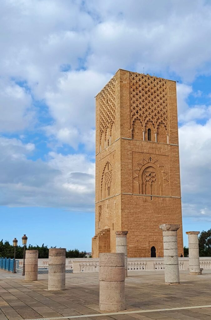 La imponente Torre de Hasán con las columnas que iban a servir de soporte para la gran mezquita de Rabat.