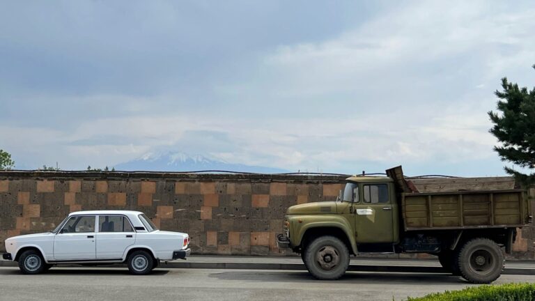 Conducir en Armenia. ¿Es seguro? ¿Cómo están las carreteras?