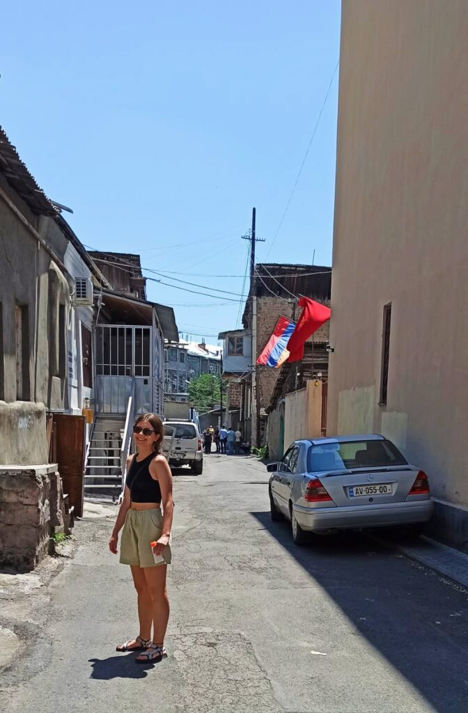 Dormir en Ereván. La calle de nuestro alojamiento en Ereván.