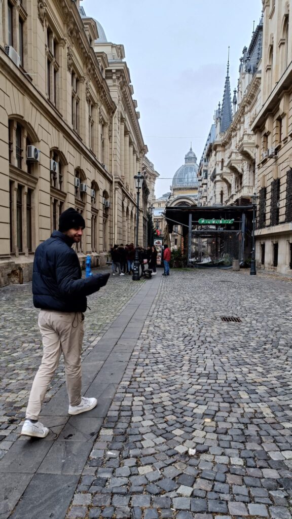 Qué hacer en Bucarest en 1 día: caminar por el barrio de Lipscani.