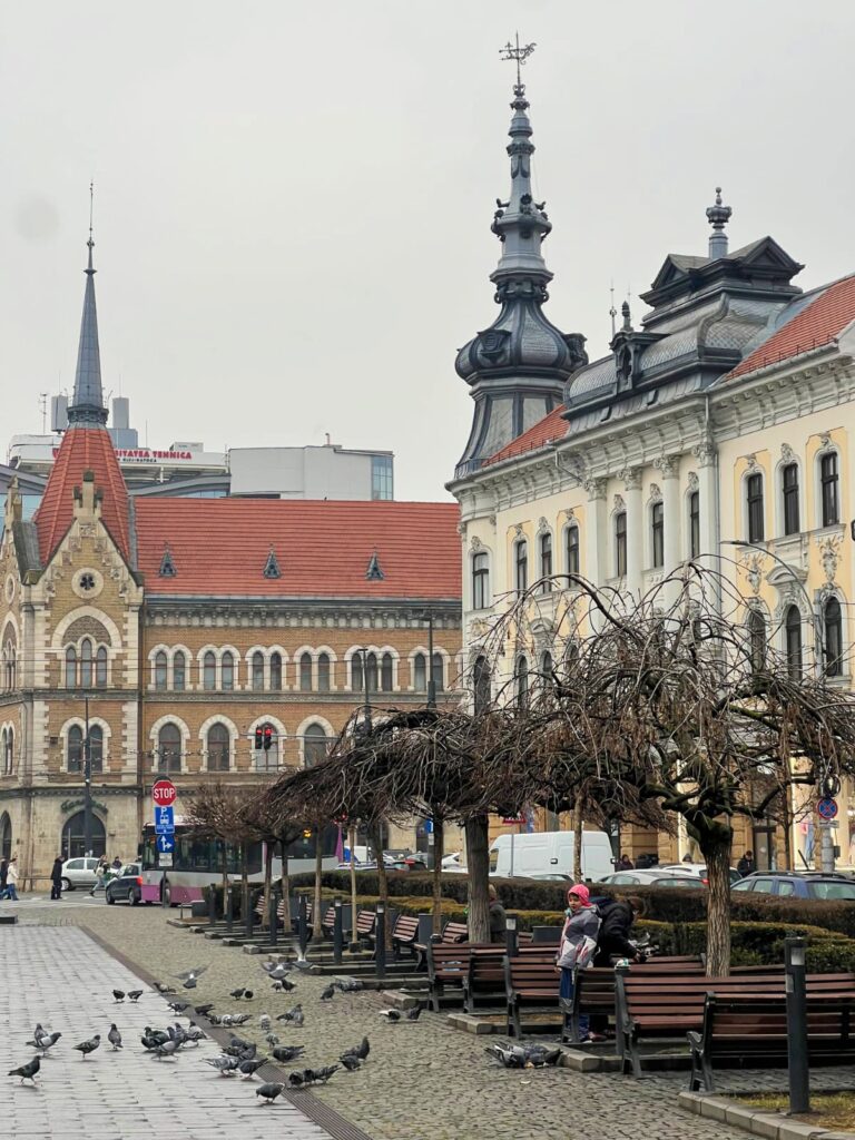 La Piata Mihai Viteazu, otro sitio que visitar en Cluj-Napoca.