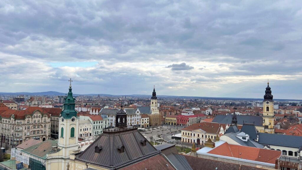 Subir a la torre del Ayuntamiento, una de las mejores cosas que hacer en Oradea.