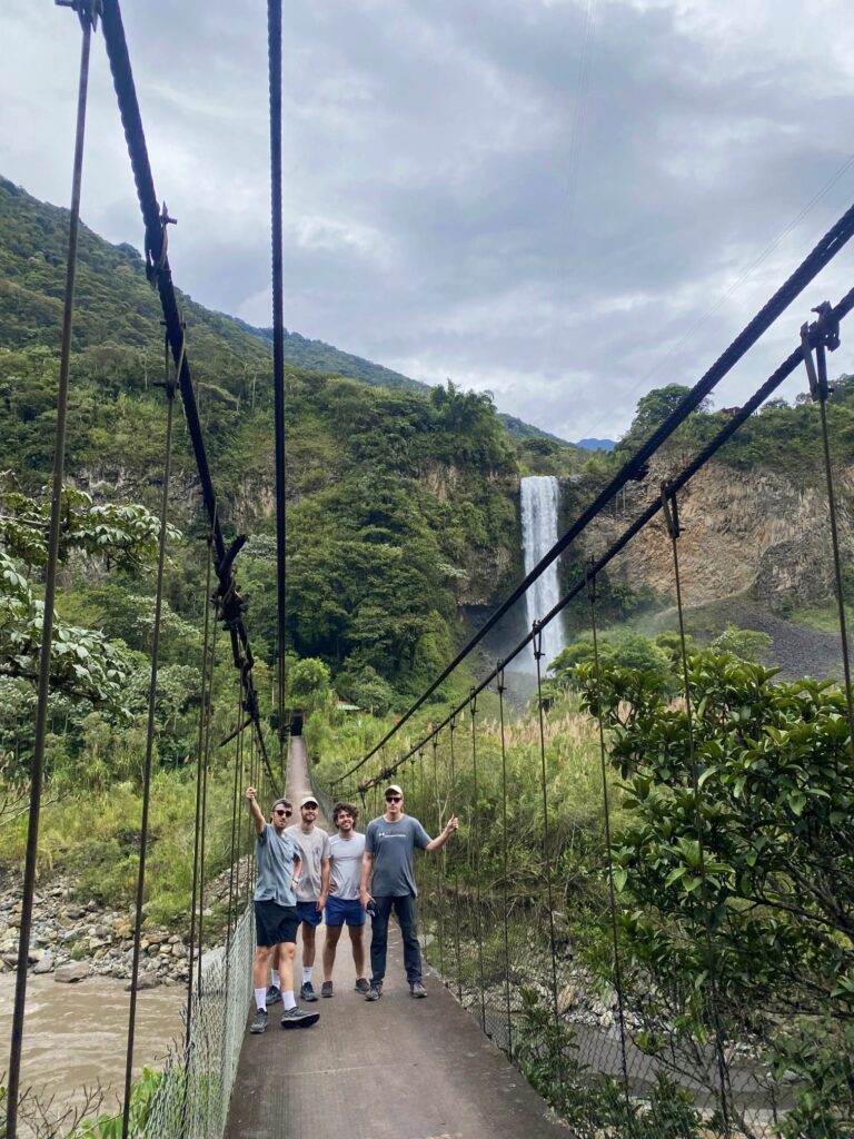 Ruta de las Cascadas de Baños: Cascada El Manto de la Novia