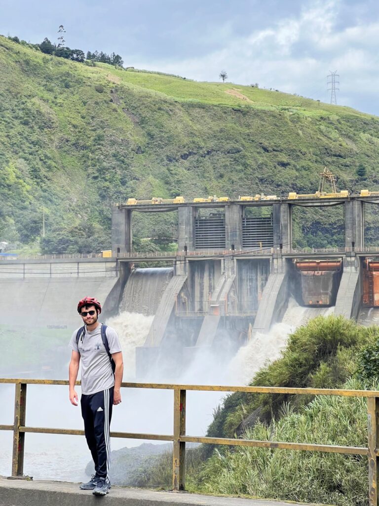 La Ruta de las Cascadas de Baños: la Represa de Agoyán.