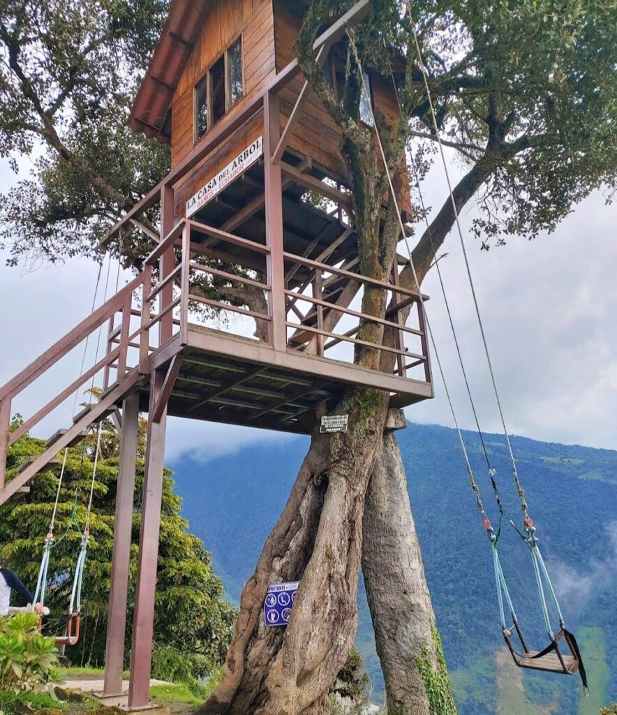 Qué hacer en Baños: la Casa del Árbol.