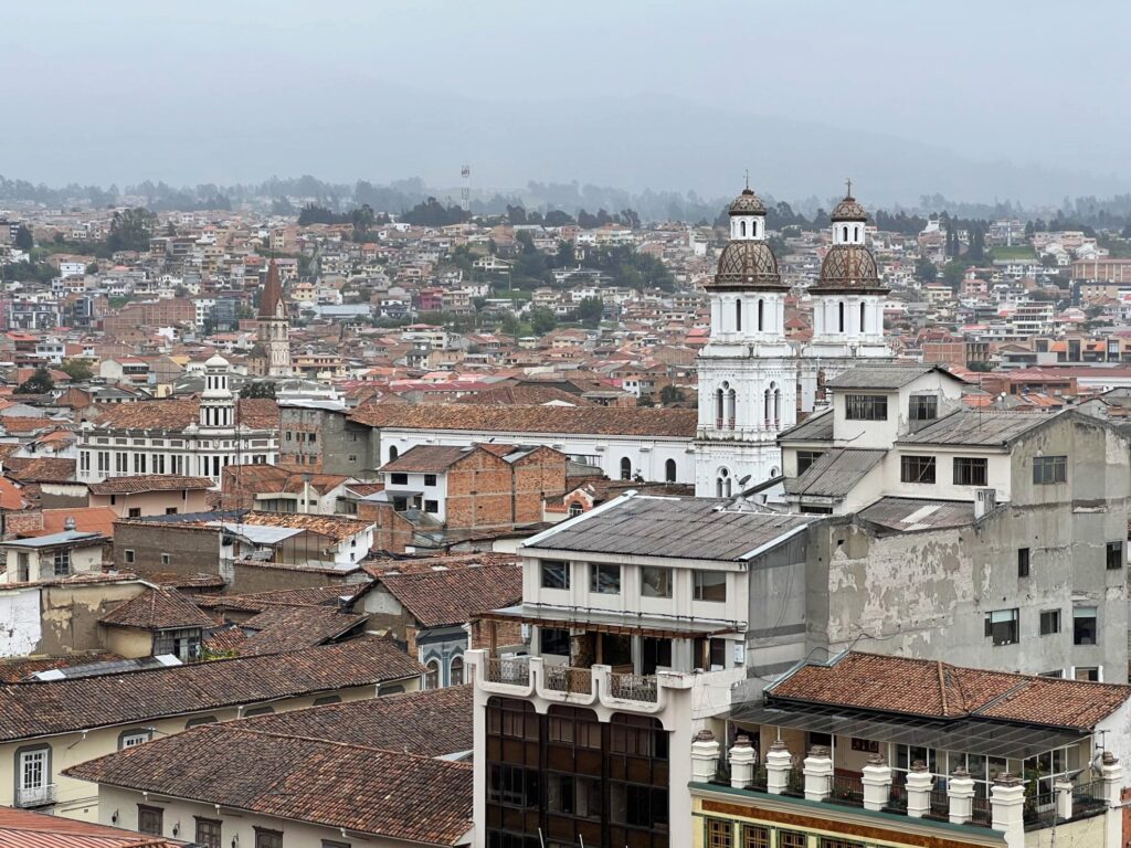 Subir a la Catedral para ver las vistas de Cuenca es uno de nuestros planes favoritos para Cuenca en 2 días.