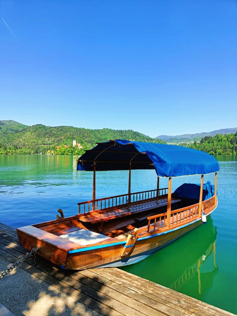 Una pletna, la embarcación más auténtica del Lago Bled.